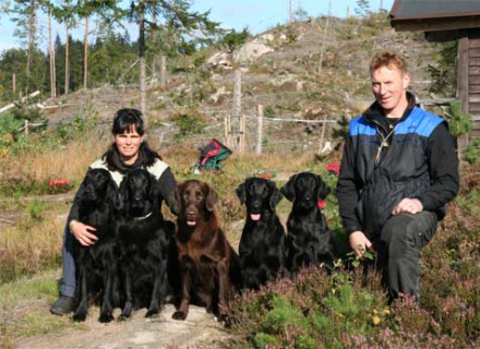 Anita og Kjell med hundene